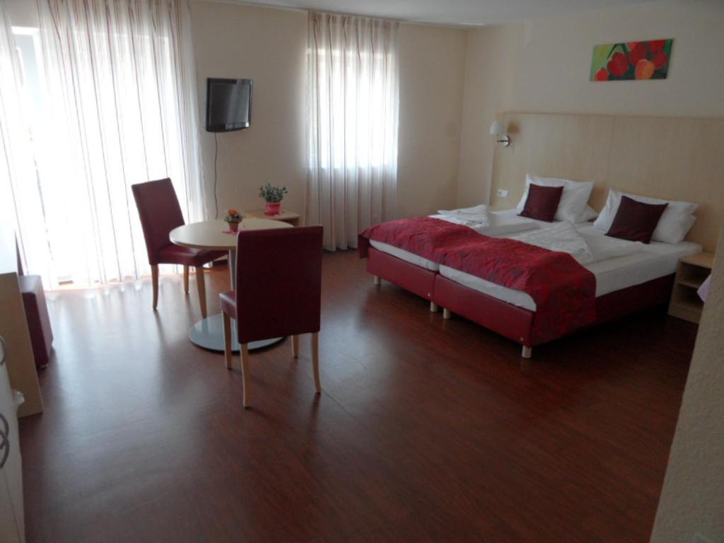 Hotel Gasthof Zum Engel - Gaestehaus Künzelsau Екстериор снимка